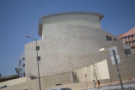 Israeli children walk past Ariel's new theater in the West Bank Jewish settlement on Sunday. Leading Israeli theater artists have pledged not to perform in Jewish settlements in the West Bank, stirring a heated debate in Israel on Sunday just as Israelis and Palestinians are to embark on a new round of peace talks.
